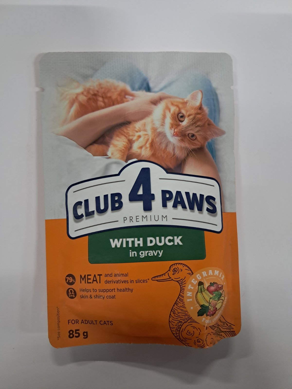 Повнораціонний консервований корм для дорослих котів CLUB 4 PAWS Преміум "З качкою в соусі", 0.085 кг